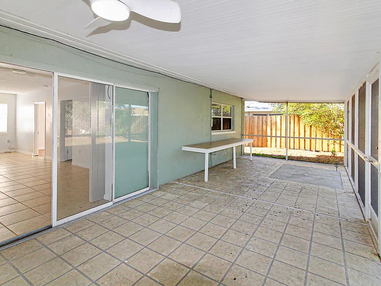 1612 Larchwood Dr — Photo 12