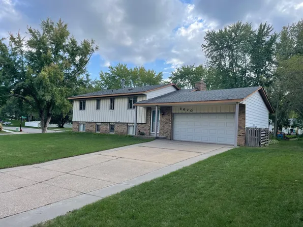 5670 138th Street Ct, Apple Valley, MN 55124