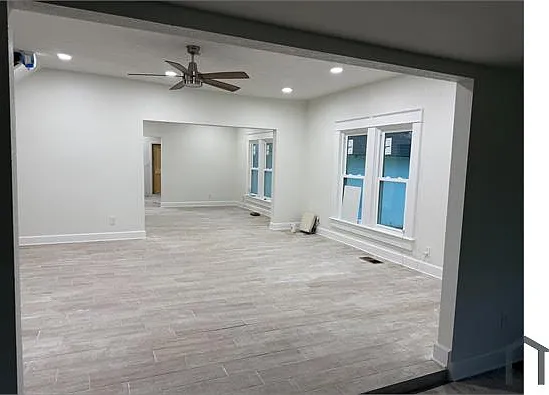 304 Avenue B NE — Photo 4
