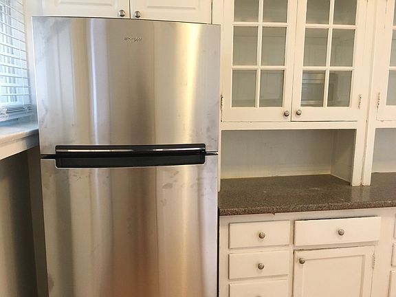 5th image of 845 Clarence Ave APT 2