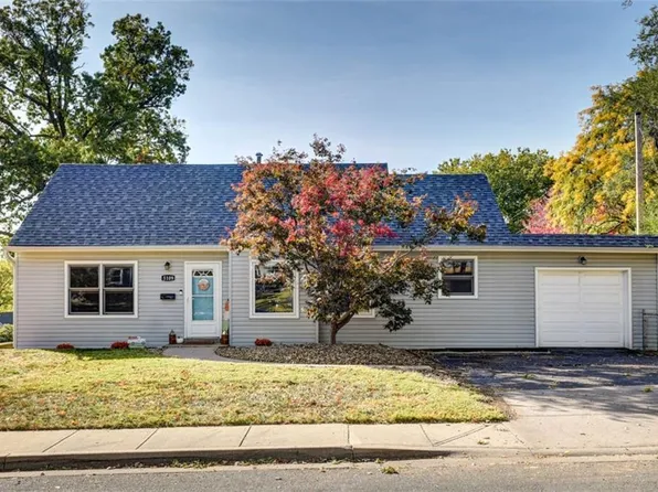 5109 W 49th St, Roeland Park, KS 66205