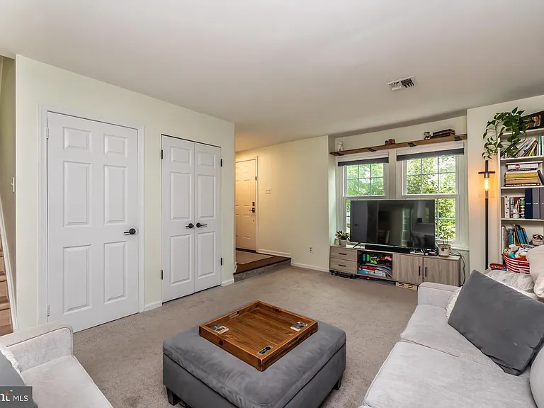 786 Bradford Ter — Photo 3