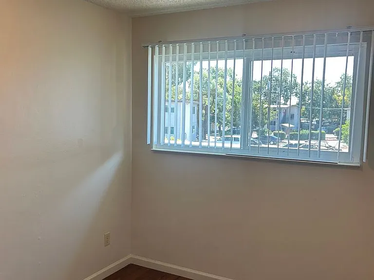 1324 Edwards Ave — Photo 5