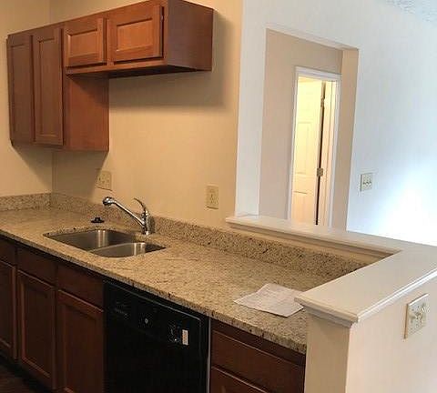 5th image of 400 Marian Ln APT 1