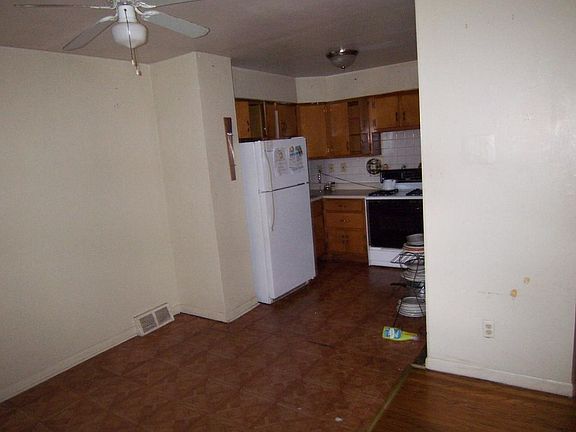 3rd image of 3921 Lankenau Ave