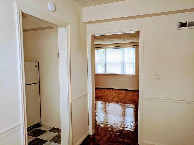 2702 Kensington Avenue — Photo 14