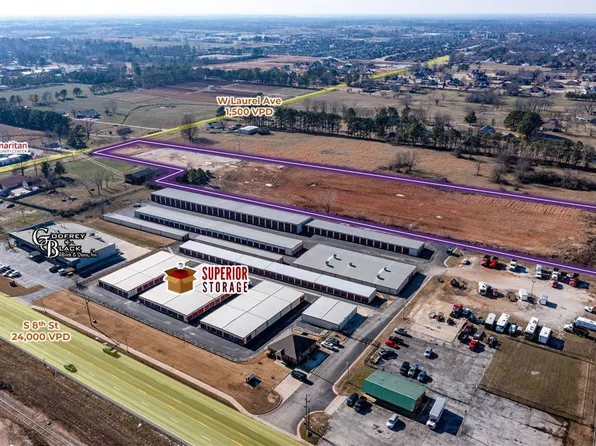 961 W Laurel Ave, Rogers, AR 72758