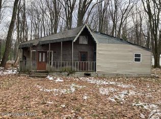 5283 Hummingbird Dr, Pocono Summit, PA 18346