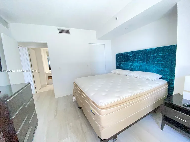 55 SW 9th St #2102 — Photo 8