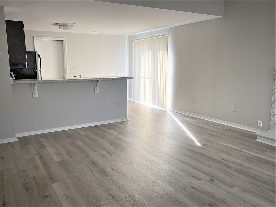 2nd image of 8208 Clovehitch Ct #8208