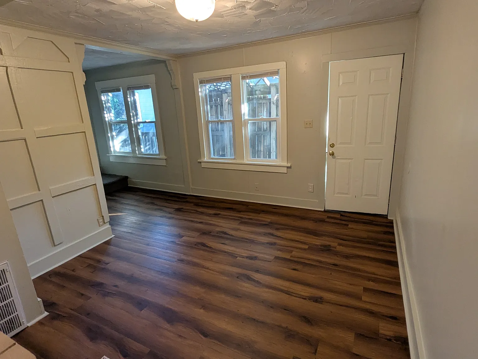 2 bed, 1.5 bath, 900 sqft, $895 — Photo 3
