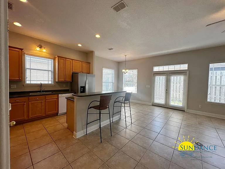 1533 Venice Ave — Photo 5