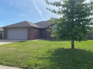 321 Poplar Rd, Centerton, AR 72719