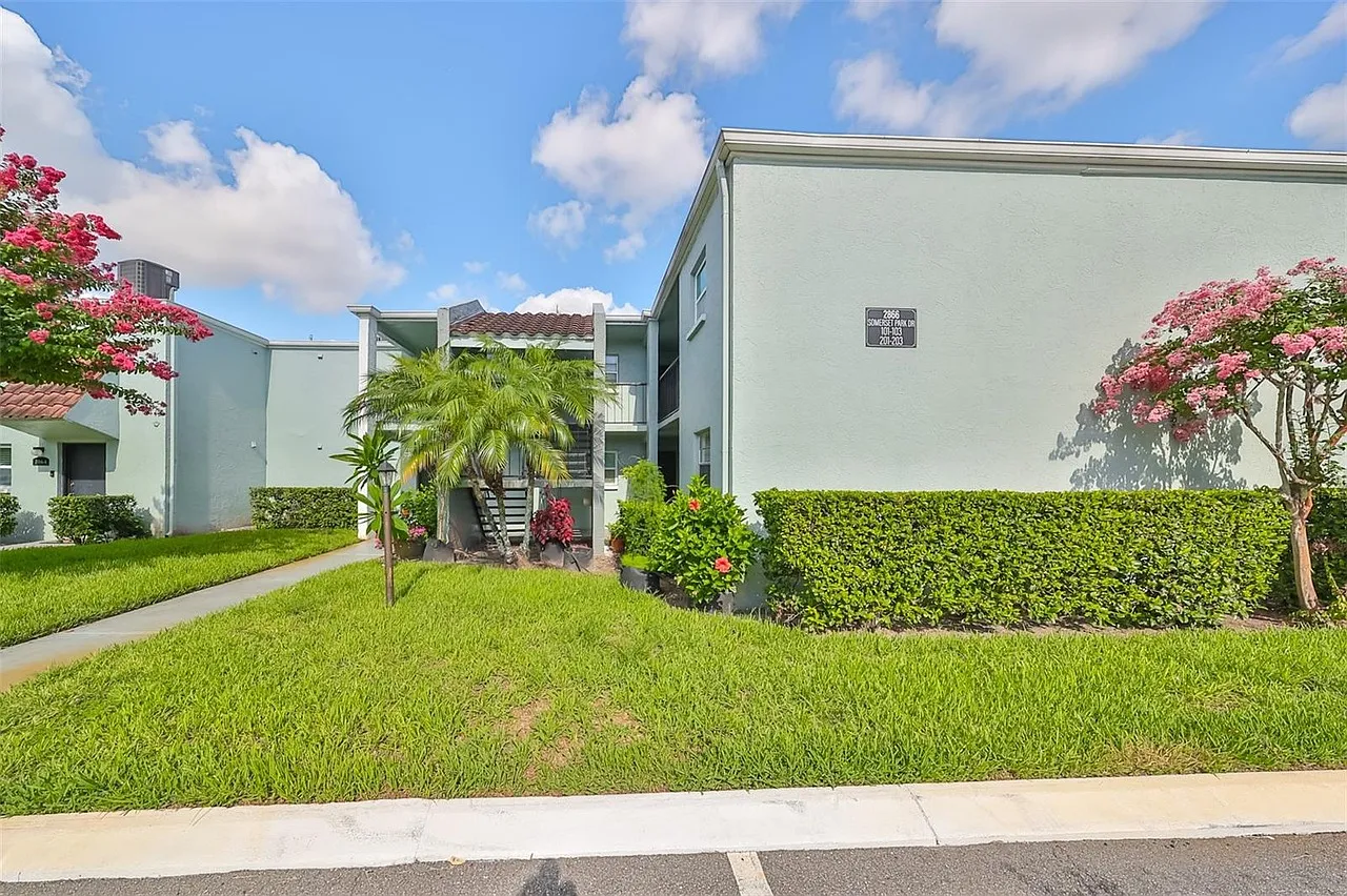 1 bed, 832 sqft, $1,550 — Photo 2