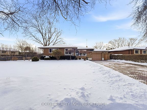 3rd image of 32 Old Oxford Rd