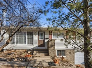 1006 Hillside Dr, Bettendorf, IA 52722