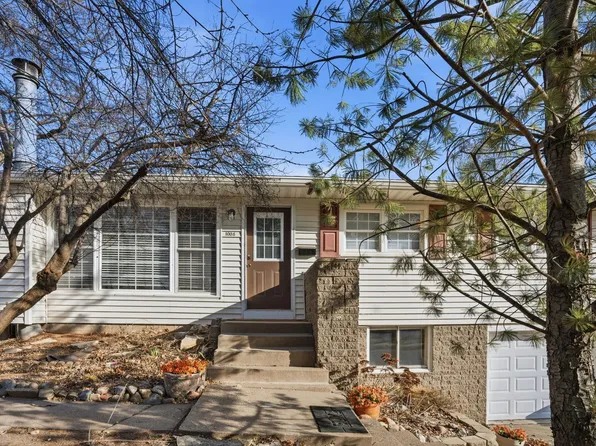 1006 Hillside Dr, Bettendorf, IA 52722