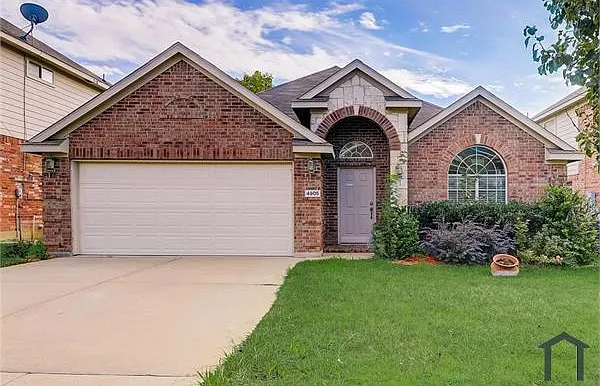 4905 Summer Oaks Ln — Photo 2