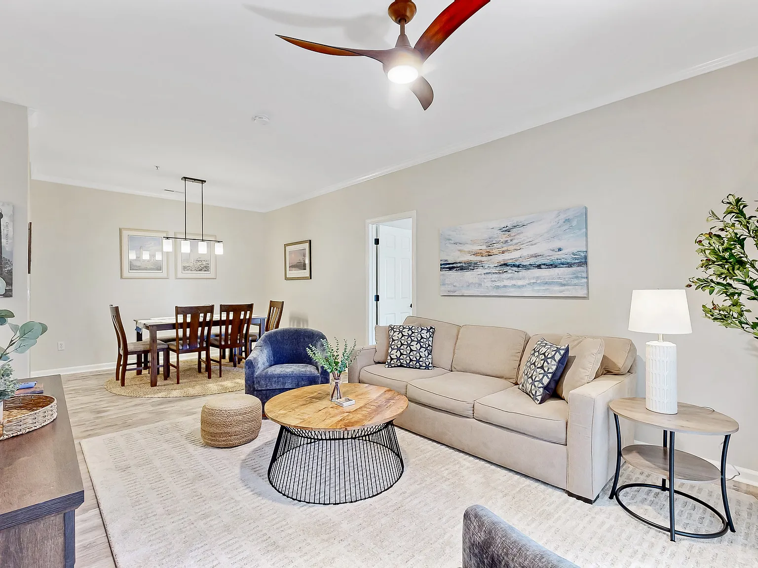 2 bed, 986 sqft, $1,600 — Photo 3