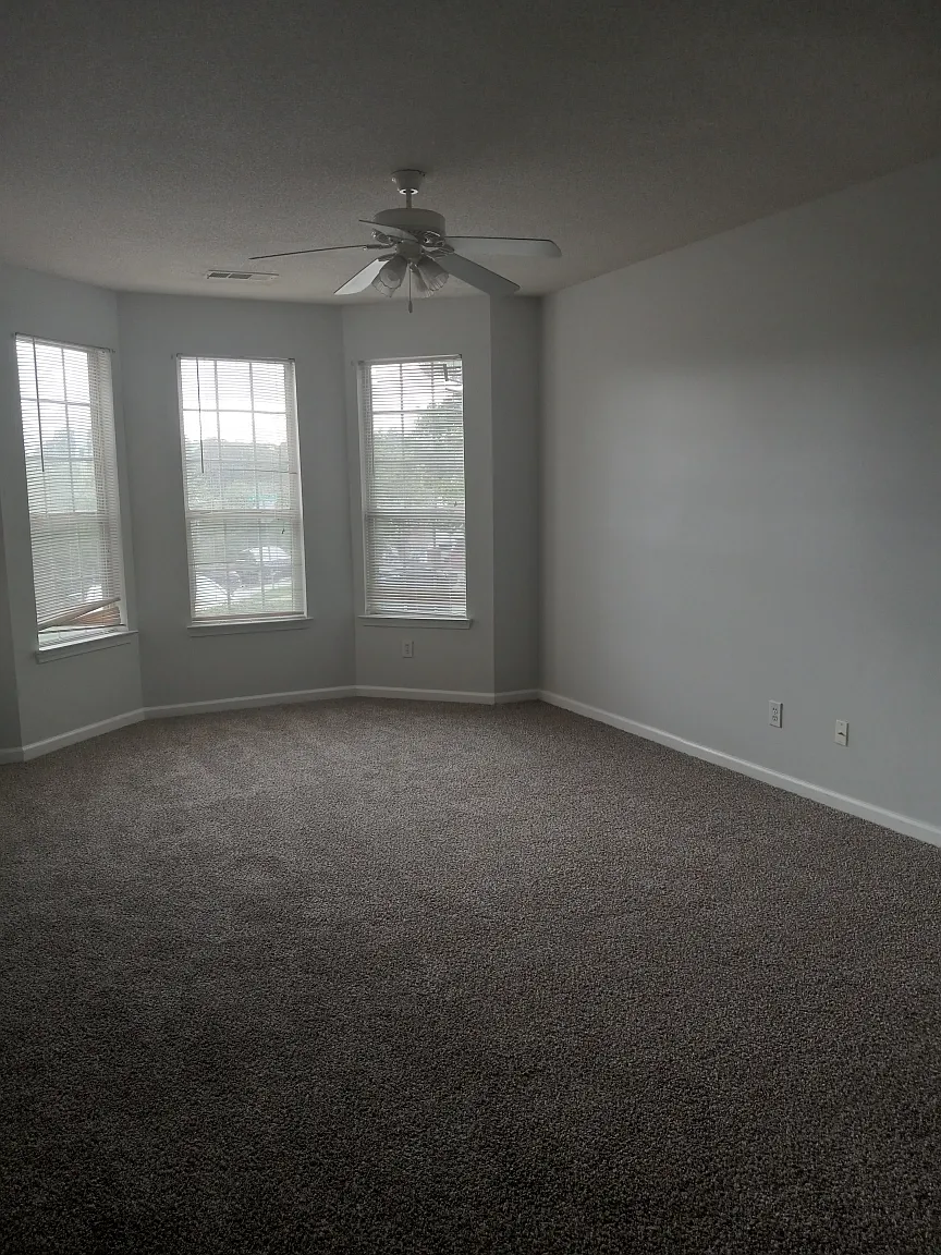 3 bed, 2.5 bath, 1500 sqft, $1,550 — Photo 3
