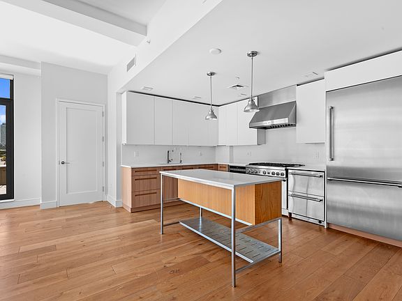 5th image of 147 Hope St Penthouse 5C