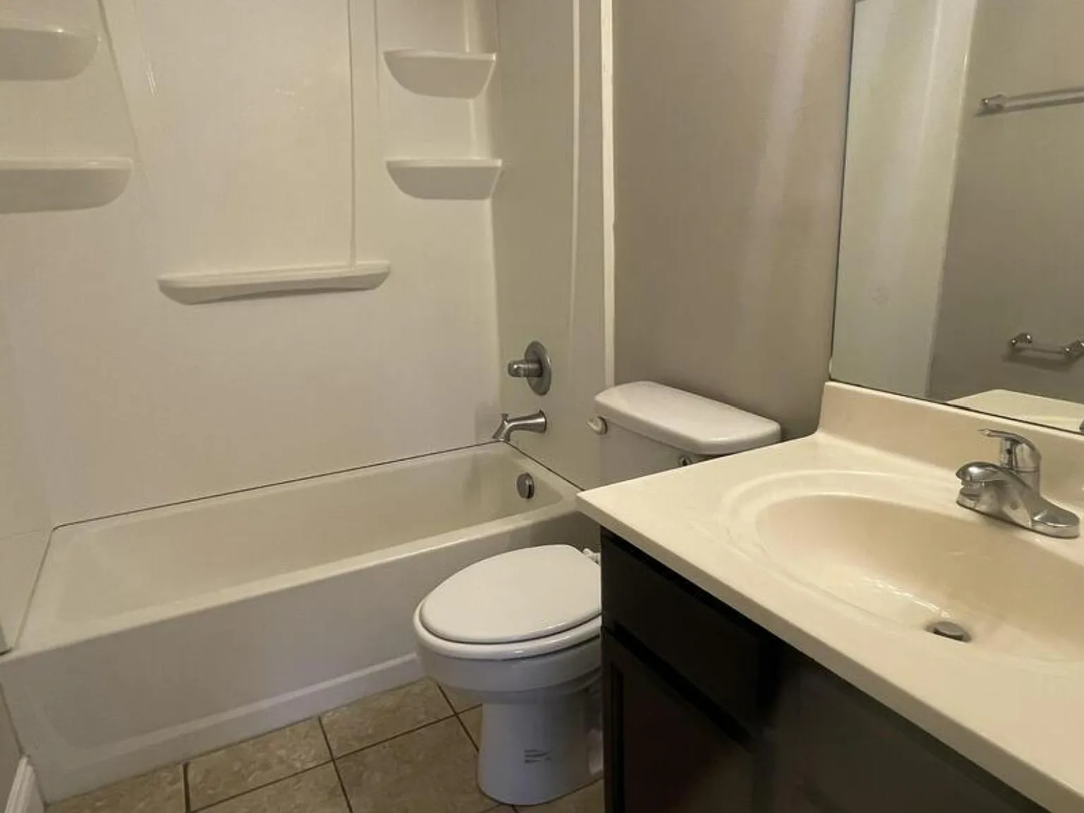 916 Villa Dr — Photo 3