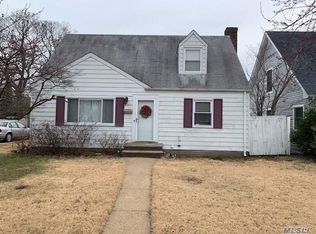 23 Terrace Pl, Hicksville, NY 11801