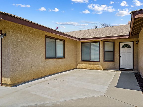 3rd image of 1816 E Parker Court