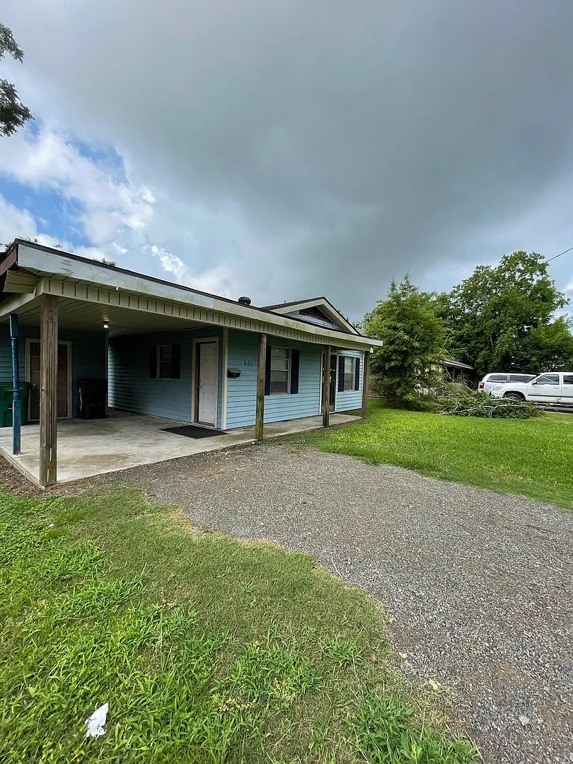 Building Photo - 821 Garden Dr