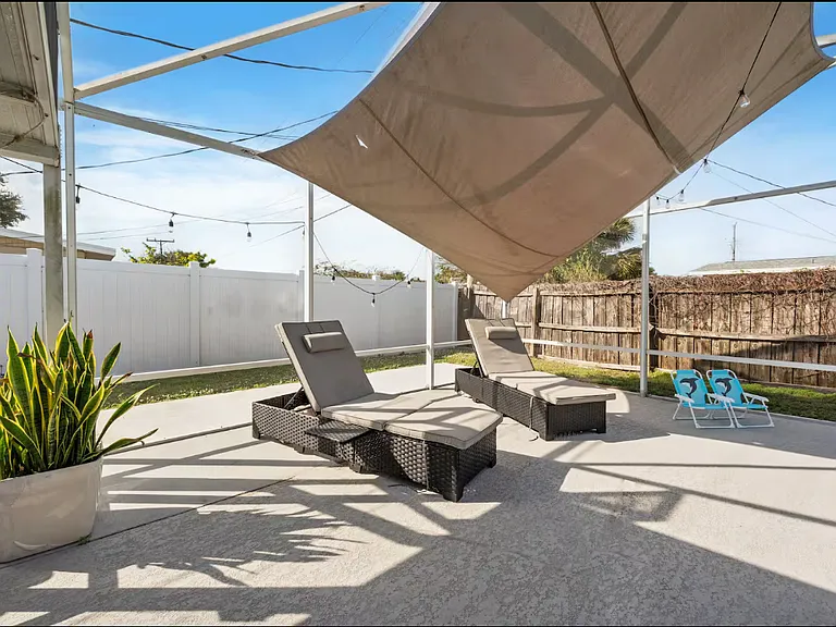 320 Belair Ave — Photo 27