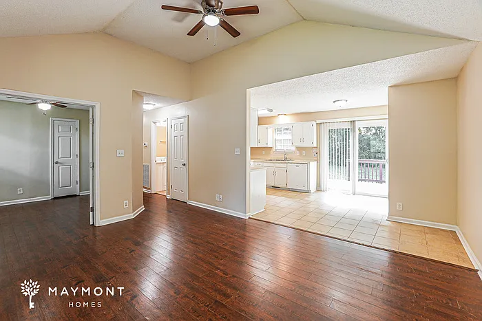 3 bed, 2.0 bath, 1025 sqft, $1,395 — Photo 4