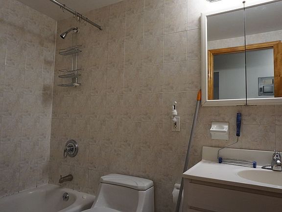 3rd image of 54 Newell St APT 1