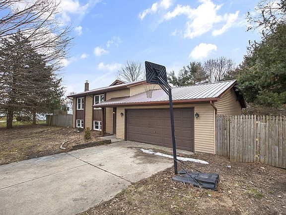 3rd image of 18374 Northrop Dr