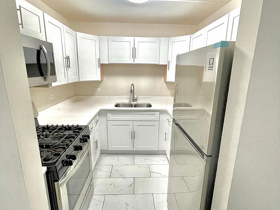 4th image of 2400 Waterbury Dr APT 105