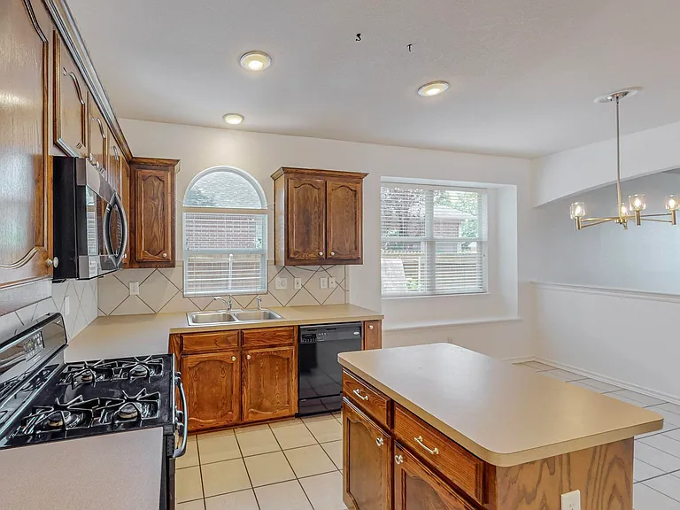 8008 Joshua Tree Ct — Photo 10
