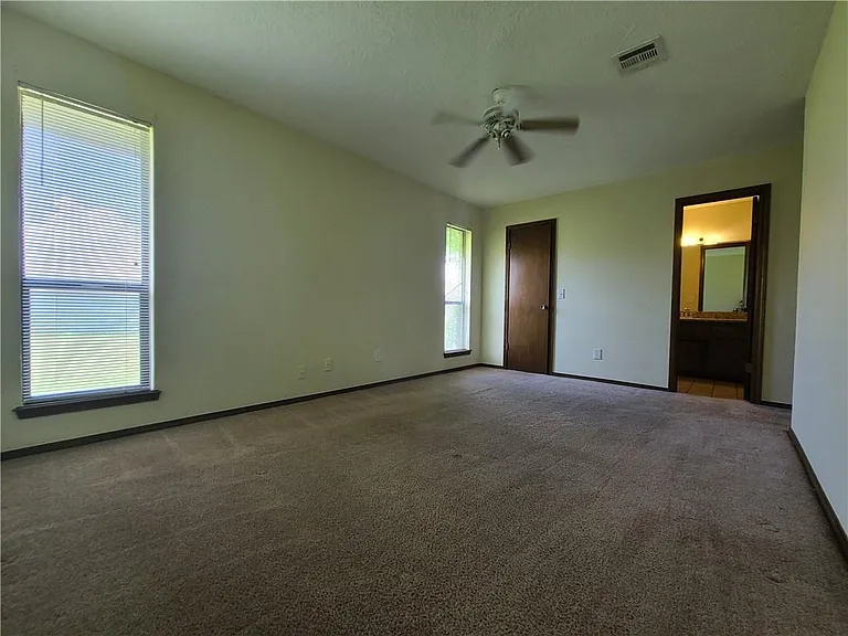 163 Barrett Pl — Photo 6