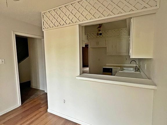 5th image of 4040 Graham Oaks Ct #21