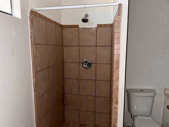 5th image of 1021 N Beverly Dr