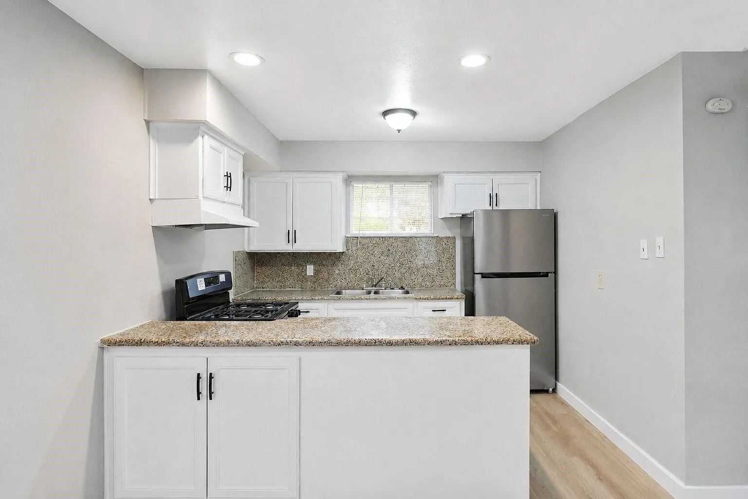 2 bed, 1.0 bath, 750 sqft, $1,150 — Photo 3