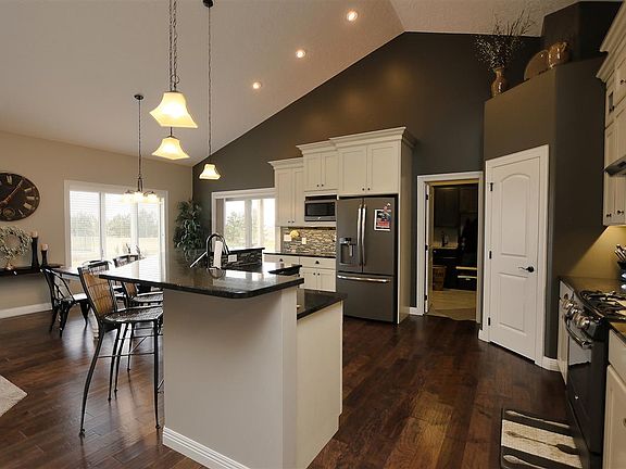 5th image of 9120 Pleasant Valley Dr