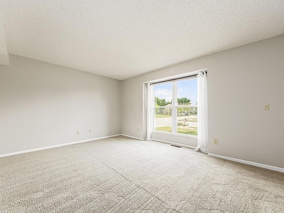 4th image of 3103 Castlebrook Ave