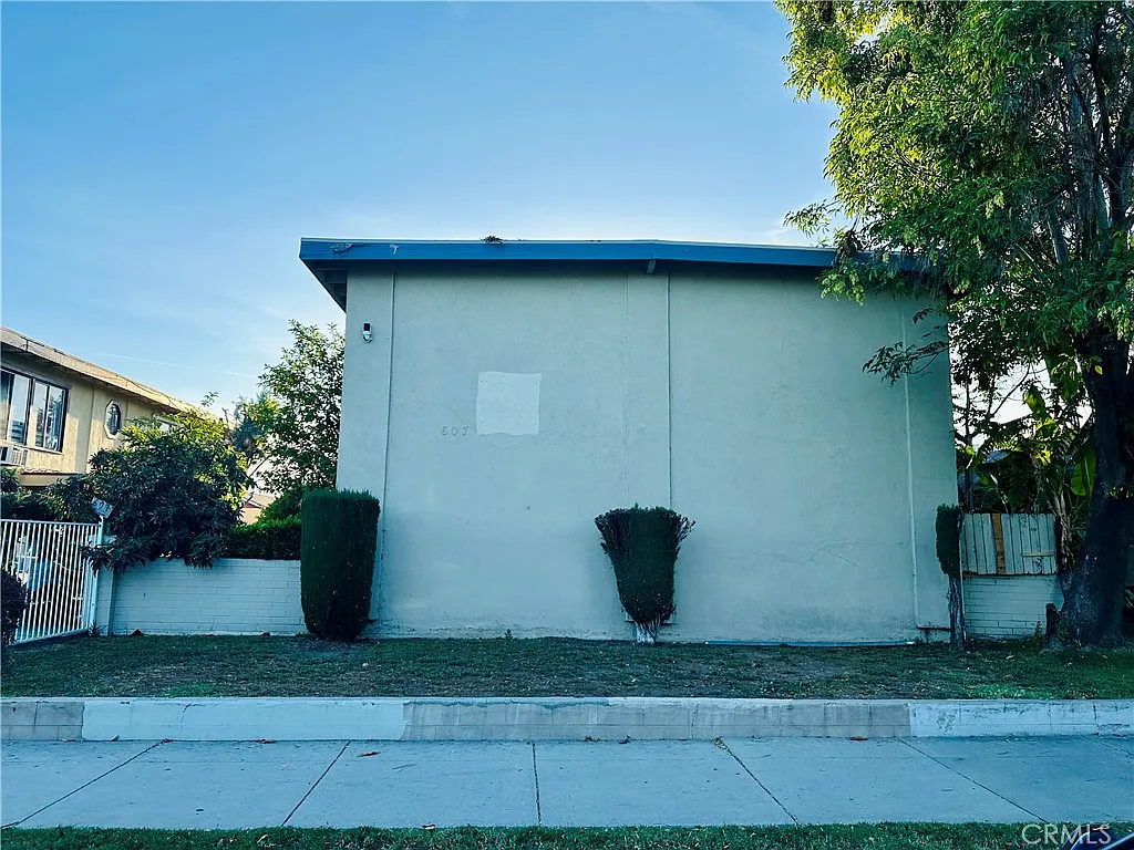 Building Photo - 607 N Dalton Ave #1