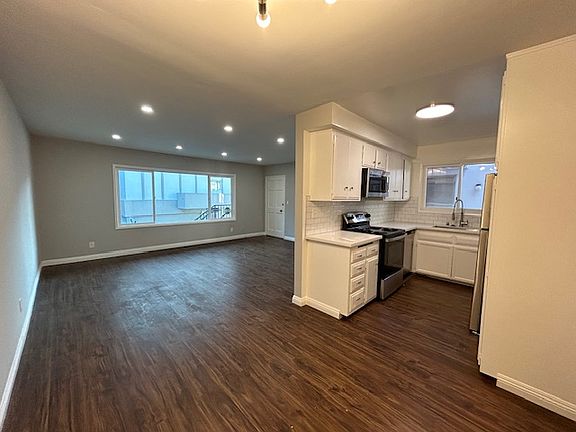 3rd image of 1901 6th St APT 206