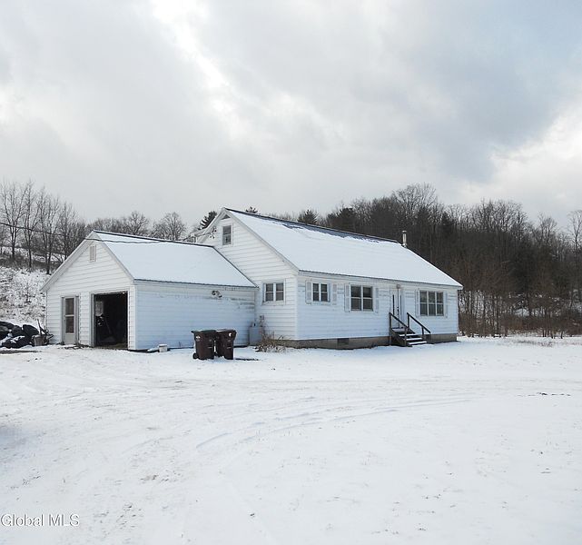 3rd image of 90 Tomhannock Road
