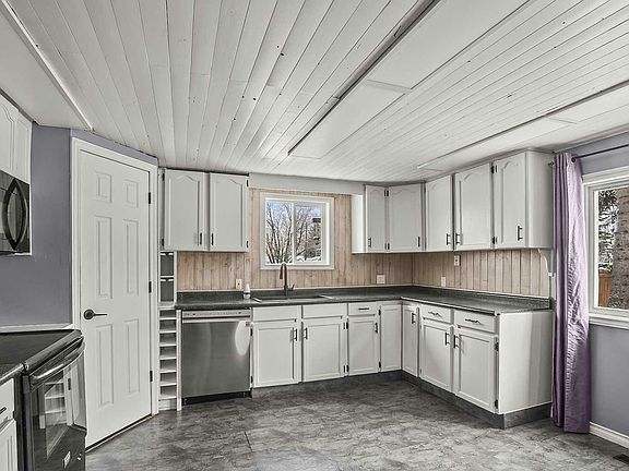 5th image of 4931 49th Ave Unit 4931