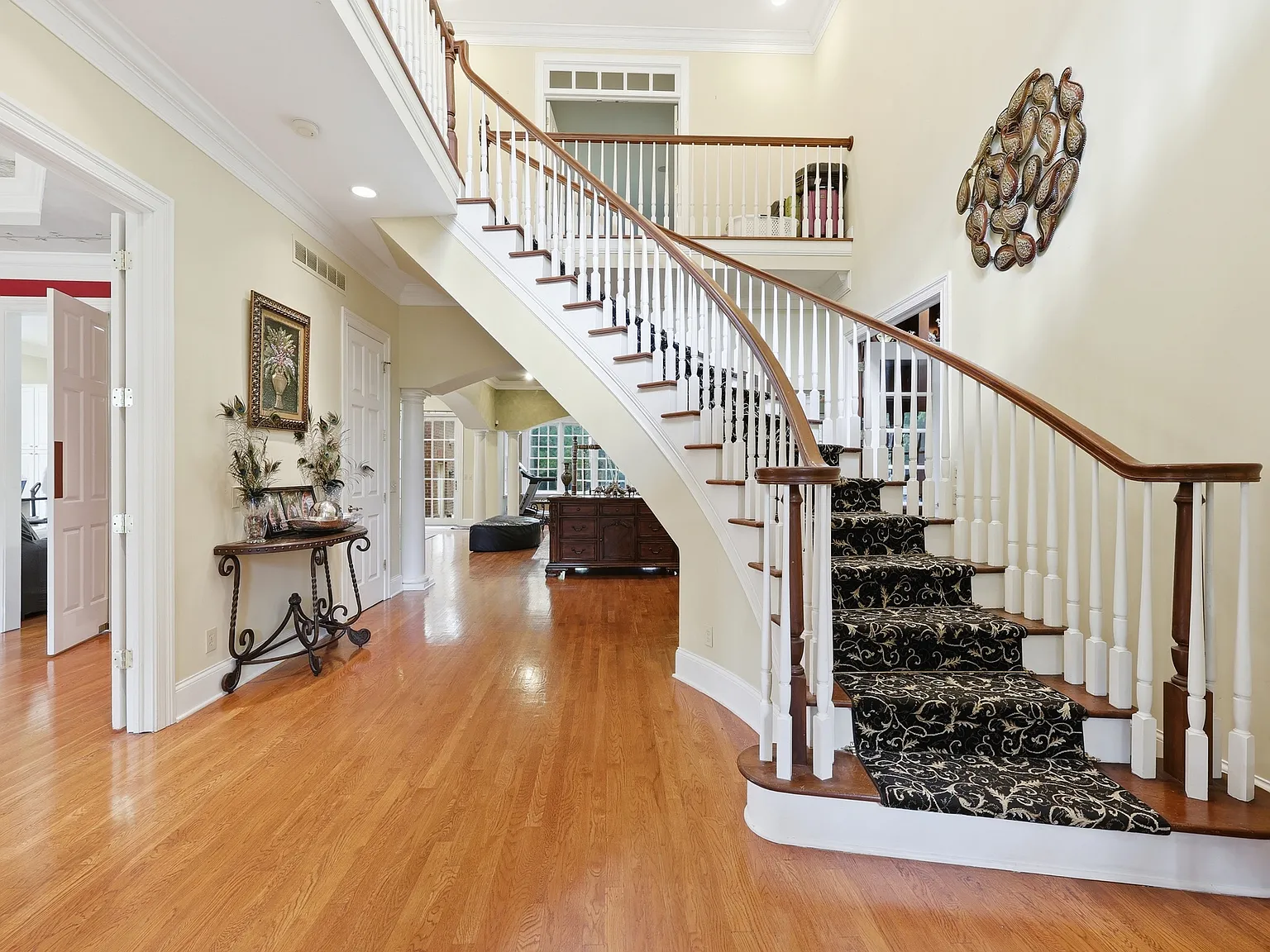 4 bed, 5.5 bath, 7600 sqft, $6,995 — Photo 4