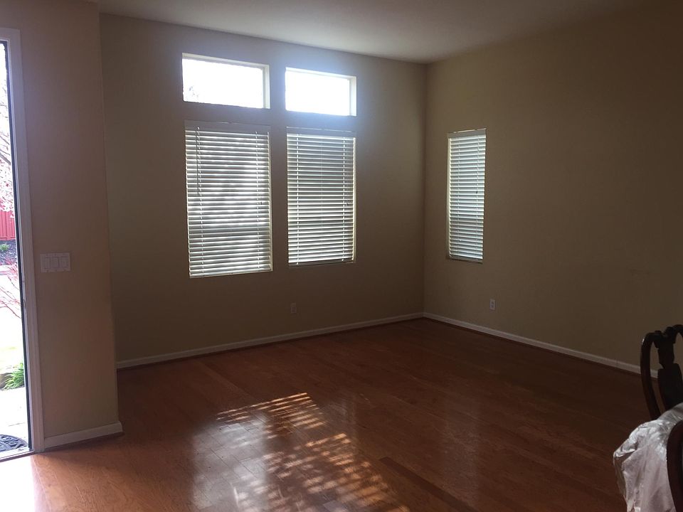 1st image of 80 Sunny Cove Dr