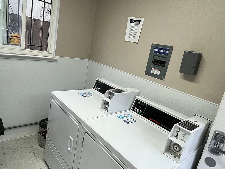 405 E Locust St #6 — Photo 10