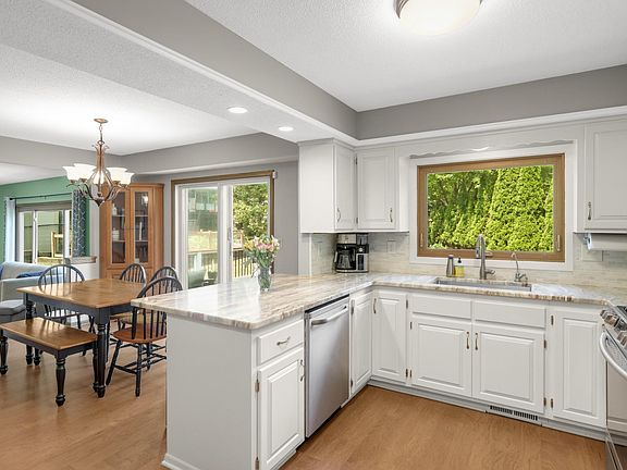 4th image of 2264 Heritage Ln