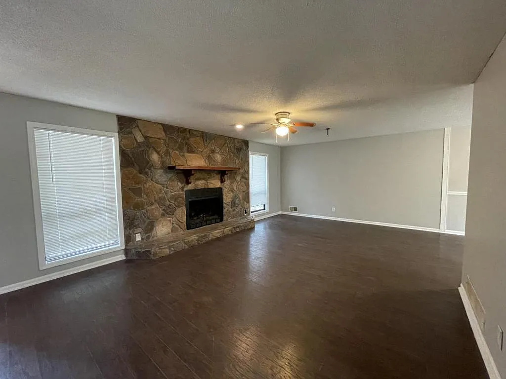 3754 Lamar Way — Photo 4